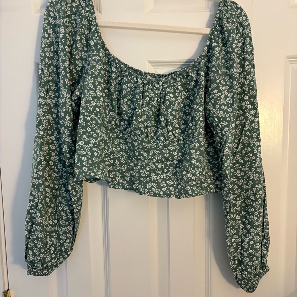 Hollister Green and White Puff Sleeve Crop Blouse